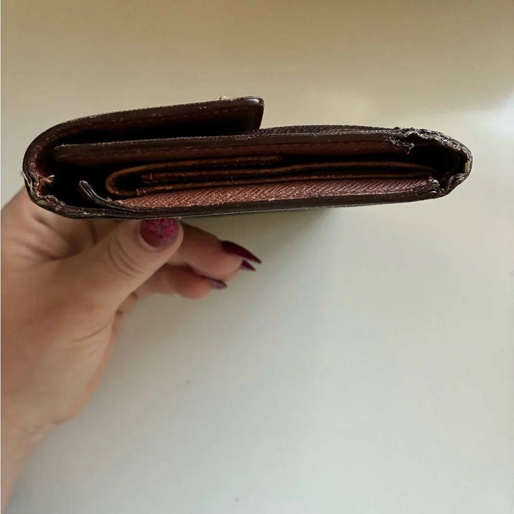 Louis Vuitton- Authentic 🍀 Large Brown Monogram Clutch - Picture 12 of 14